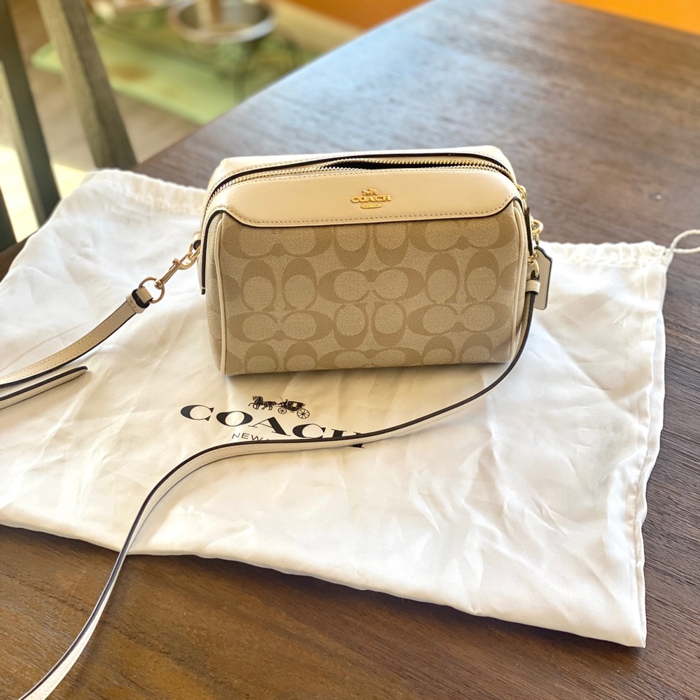 Like NEW Coach mini bag!